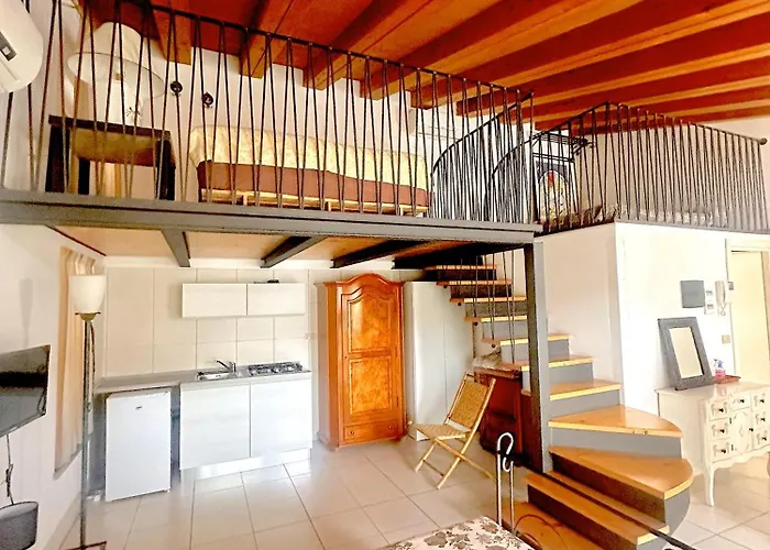 Bed & Breakfast Le Dimore Al Vecchio Teatro 3*